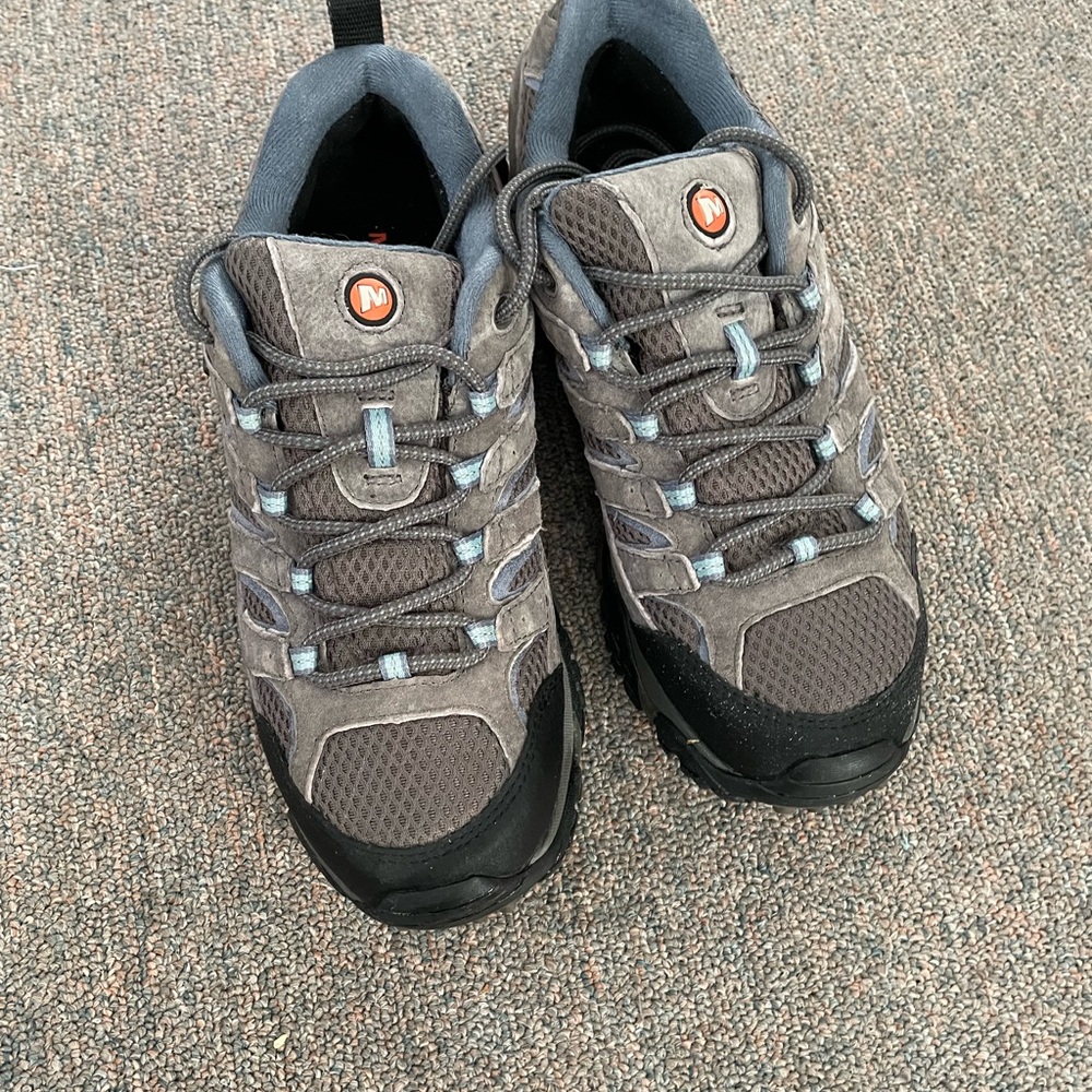 Merrell Moab 2 women’s hiking shoe- size 8
